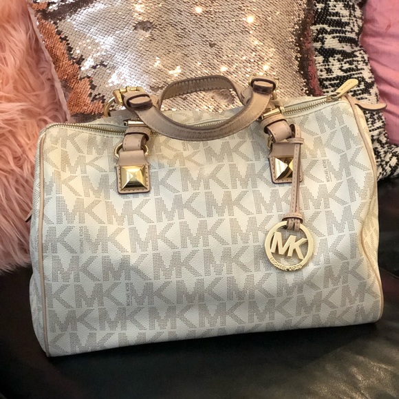 Michael Kors Handbags - AUTHENTIC Michael Kors Speedy bag